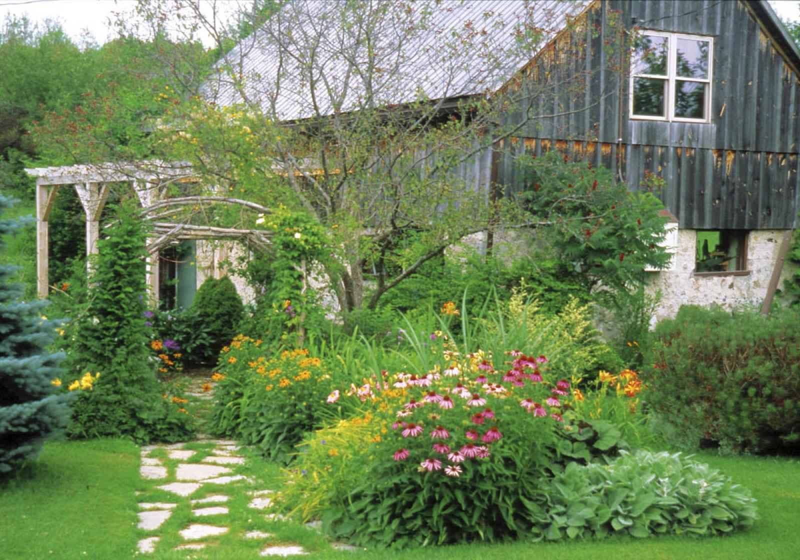 Кантри в ландшафтном дизайне A Century Farm in the heart of Amish country - Landscape Ontario